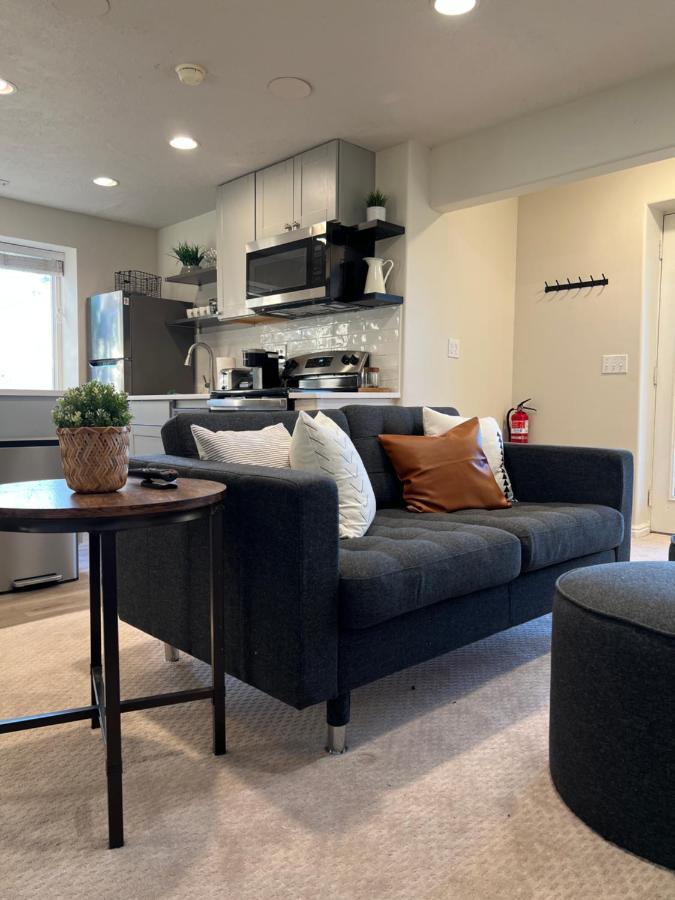 Above Ground Basement Apartment 2 Bedroom 1 B Retreat With Gorgeous View Draper Luaran gambar