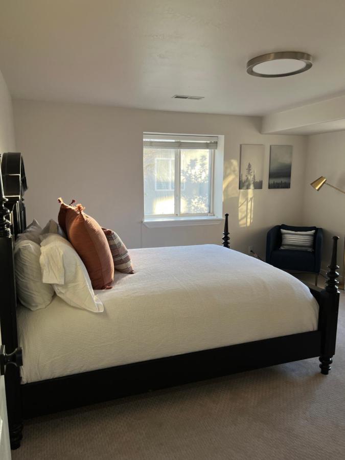 Above Ground Basement Apartment 2 Bedroom 1 B Retreat With Gorgeous View Draper Luaran gambar